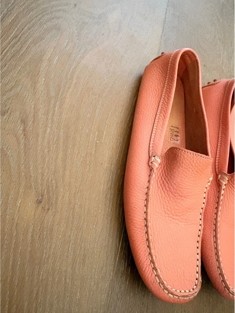 Tod's Coral Leather Driving Loafers Classic Quiet Luxury Size 7.5